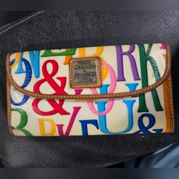 DOONEY & BOURKE 🩷 RETRO 🧡 GRAFICA CLUTCH WALLET. 9 - Picture 2 of 6